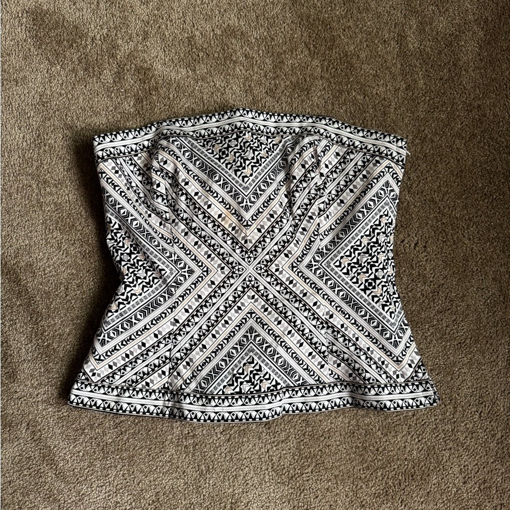 Chic Geometric Strapless Top